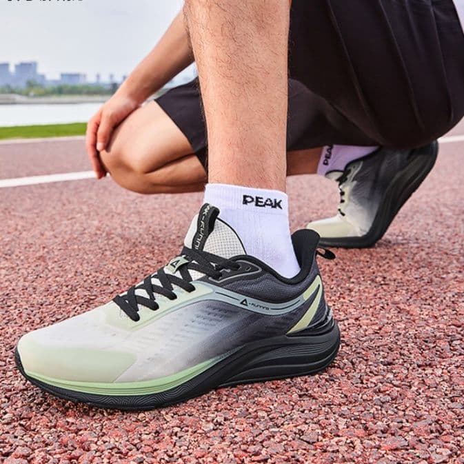 フィットネスシューズ ランニング 疾風極速ランニングシューズ