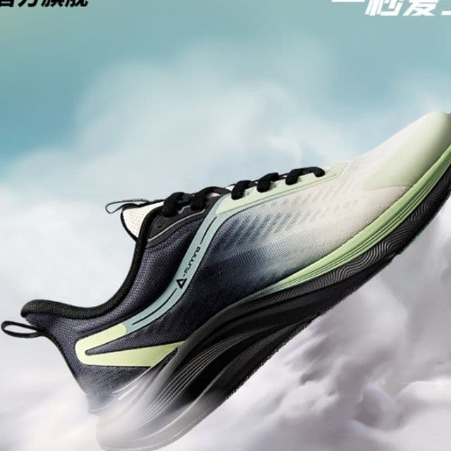 フィットネスシューズ ランニング 疾風極速ランニングシューズ