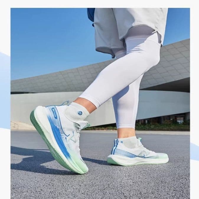 フィットネスシューズ ランニング 疾風弾力 ランニングシューズ