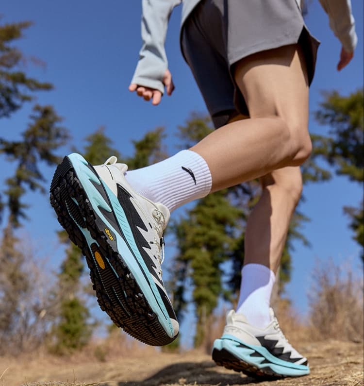 フィットネスシューズ 男性用山岳走行靴 振動吸収機能付きランニングシューズ